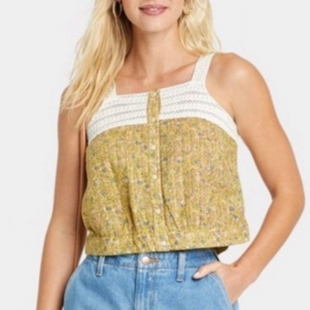 Universal Thread cropped tank top.